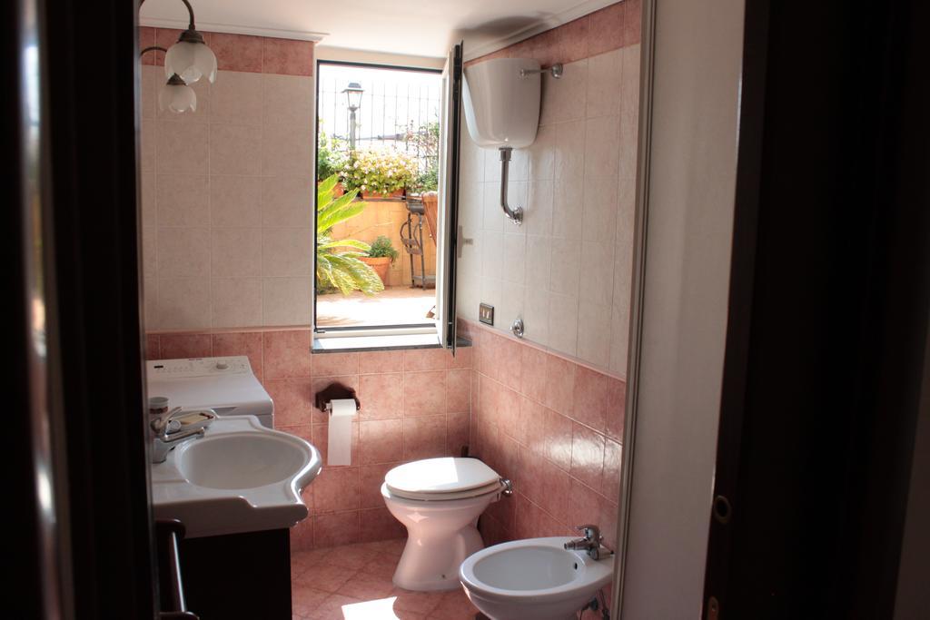 Smile At Vesuvio Apartment เนเปิลส์ ห้อง รูปภาพ