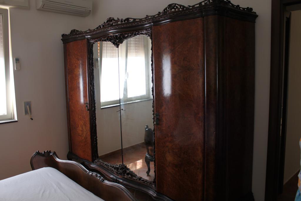 Smile At Vesuvio Apartment เนเปิลส์ ห้อง รูปภาพ